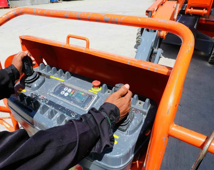 Maîtrisez vos équipements grâce à nos formations certifiées.